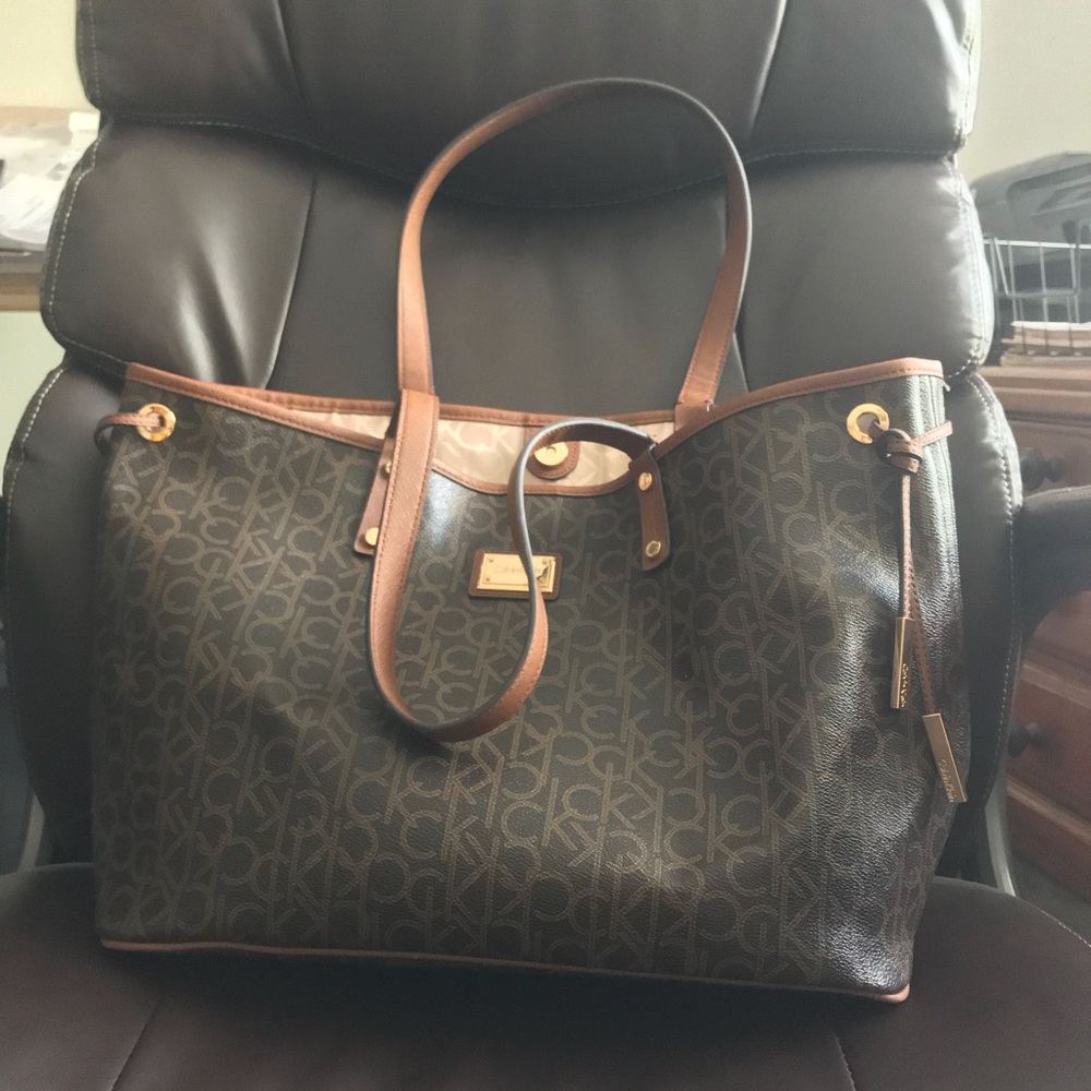 LARGE CALVIN KLEIN BAG!